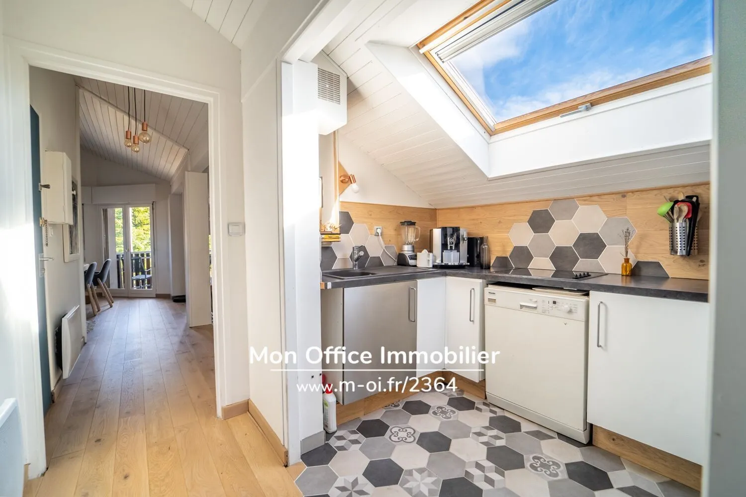 Photo 4 - Appartement T2 bis traversant à Annecy-le-Vieux (74940) - comble de stockage - cave - vue dégagée sur le Parmelan