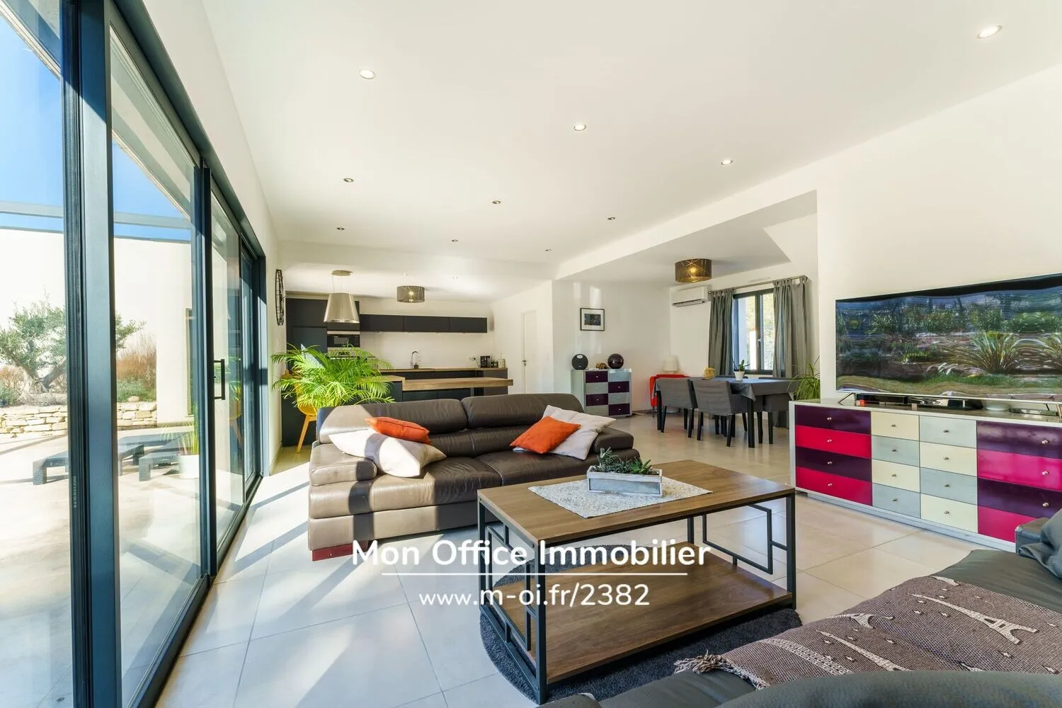 Photo 2 - Villa contemporaine  5 pièces avec piscine  à Lambesc (13410)