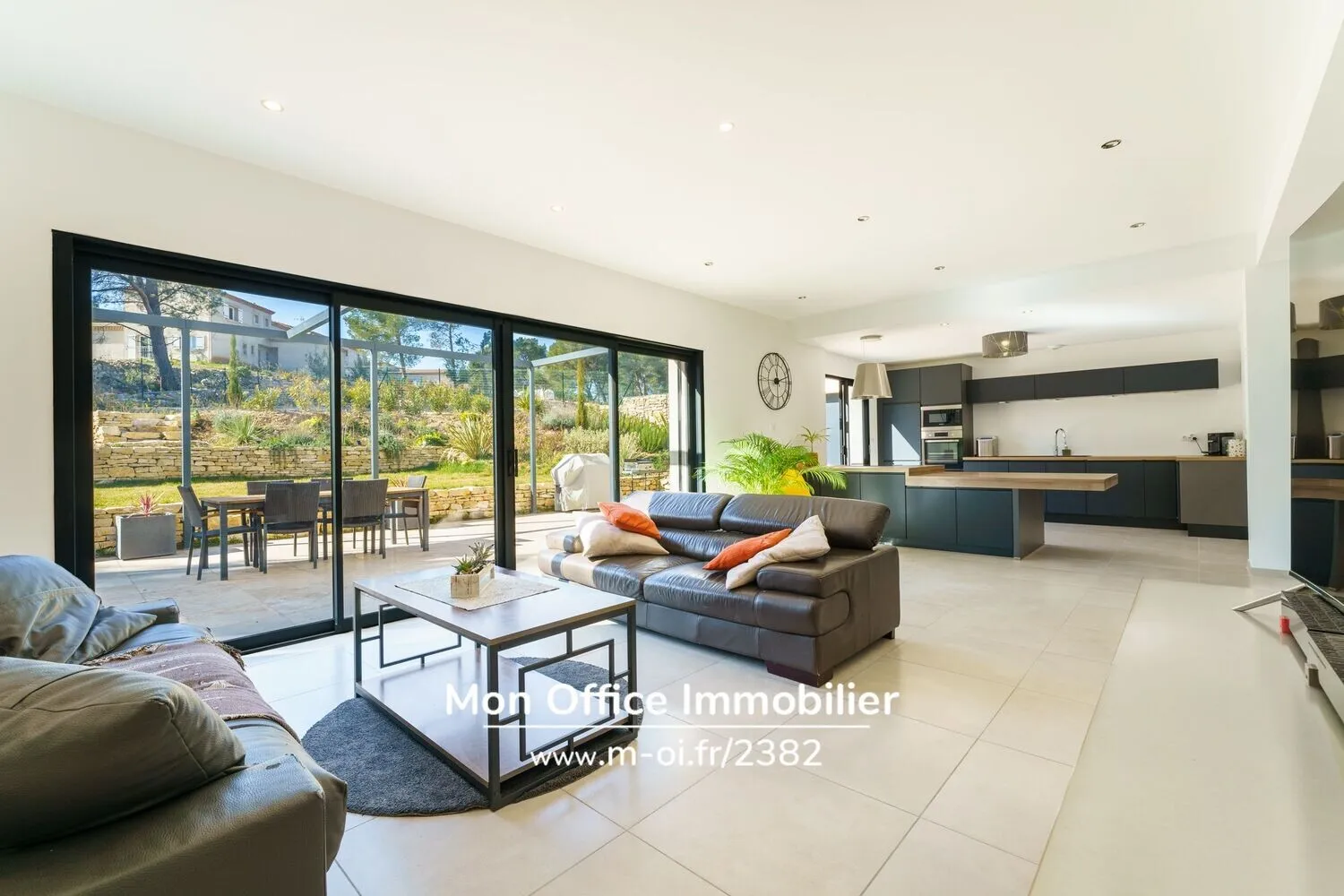Photo 4 - Villa contemporaine  5 pièces avec piscine  à Lambesc (13410)