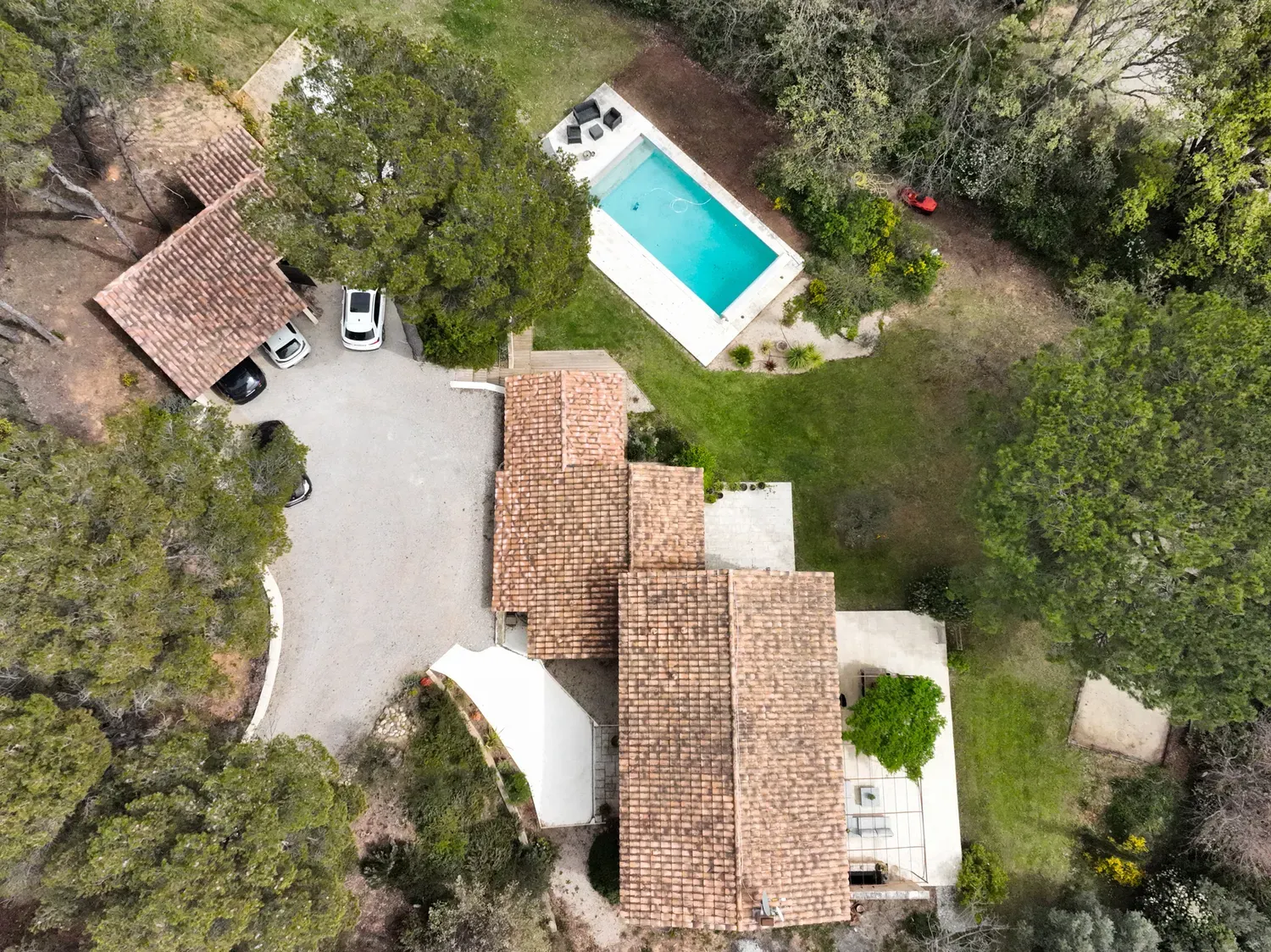 Photo 2 - VENDUE - Maison 8 pièces en exclusivité à Aix en Provence - 200m2 sur 3600m2 - Piscine - Quartier Pinchinats 
