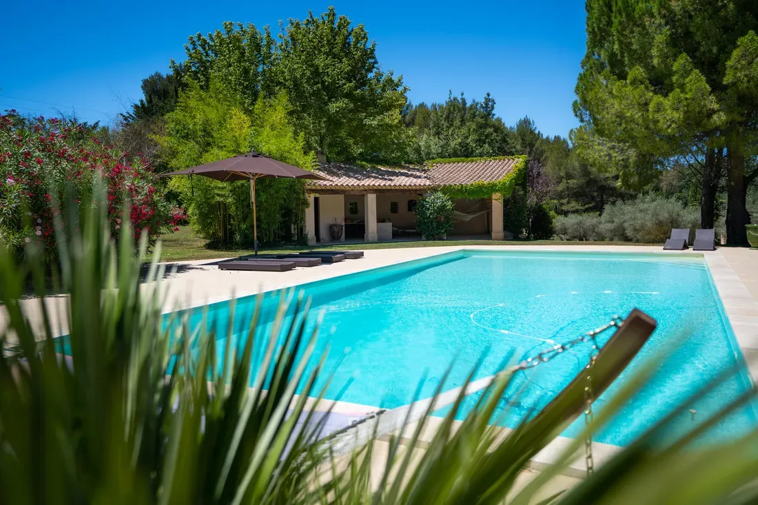 Photo 4 - - SOUS COMPROMIS - Maison 10 pièces à Aix-en-Provence (13290) - Vue Ste Victoire - 456m2 - sous-sol/garage 273m2 - Piscine - Tennis 