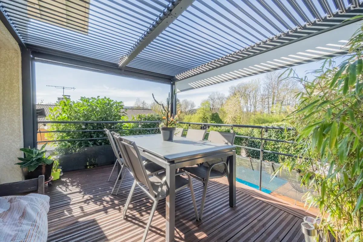 Photo 3 - Appartement /Maison mitoyenne 5 pièces sur 3 niveaux - Jardin avec terrasse et piscine - Carport et Garage double -