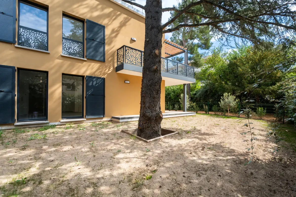 Photo 3 - Appartement 4 pièces - terrasse 26m2 - Jardin 184m2 - deux garages en sous-sol - calme