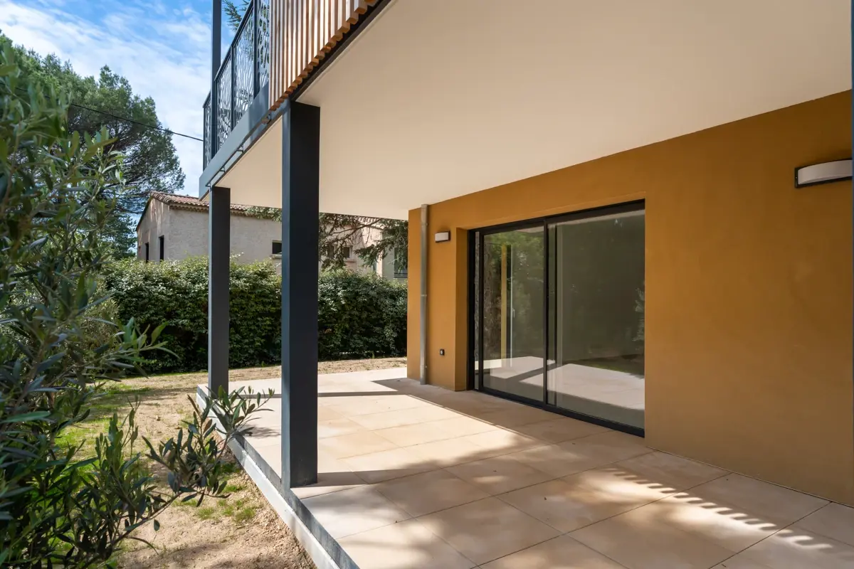 Photo 4 - Appartement 4 pièces - terrasse 26m2 - Jardin 184m2 - deux garages en sous-sol - calme