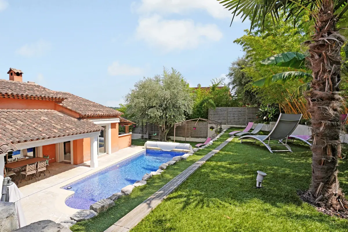 Photo 2 - Maison 6 pièces à Vence avec piscine, garage , terrain et vue dégagée sur le Baou