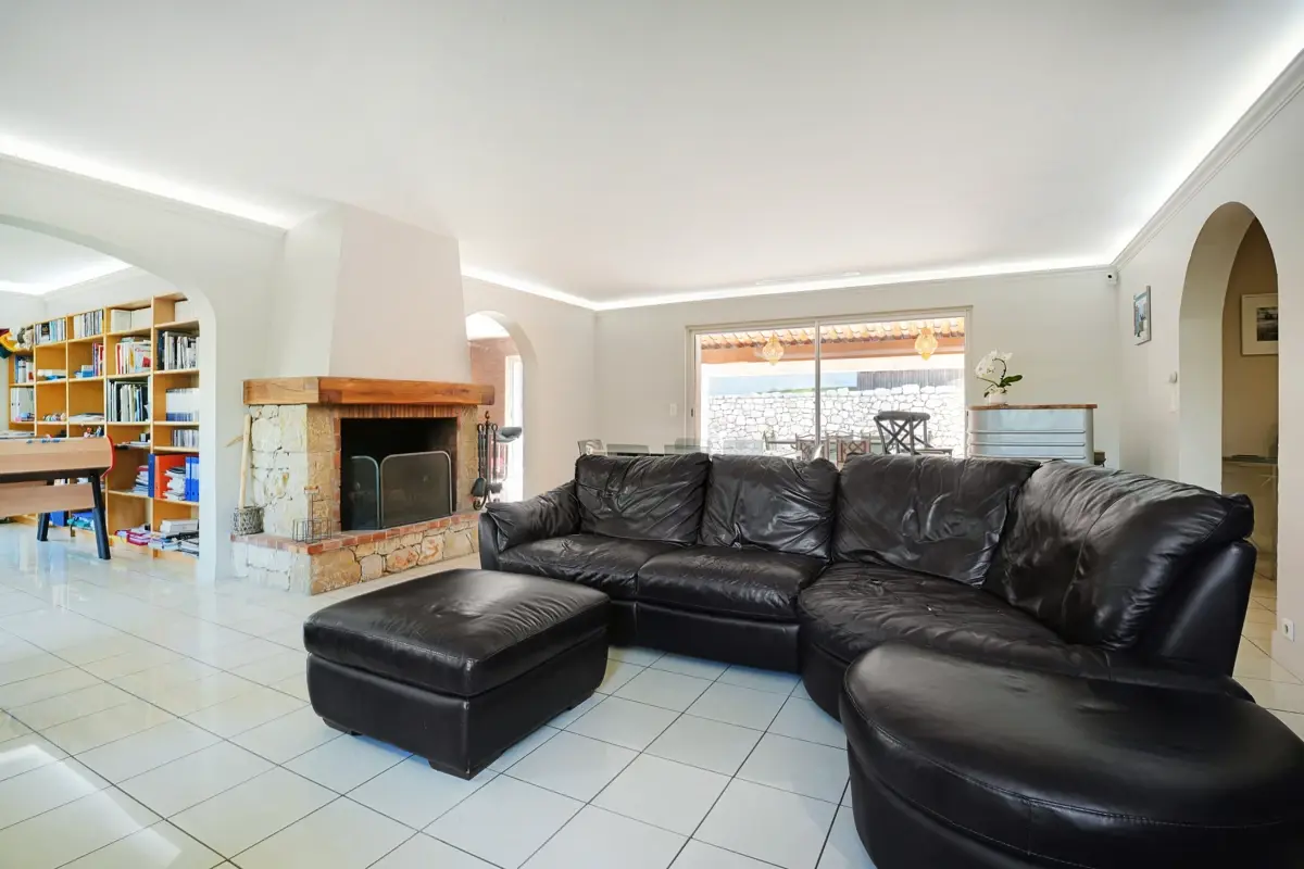 Photo 3 - Maison 6 pièces à Vence avec piscine, garage , terrain et vue dégagée sur le Baou