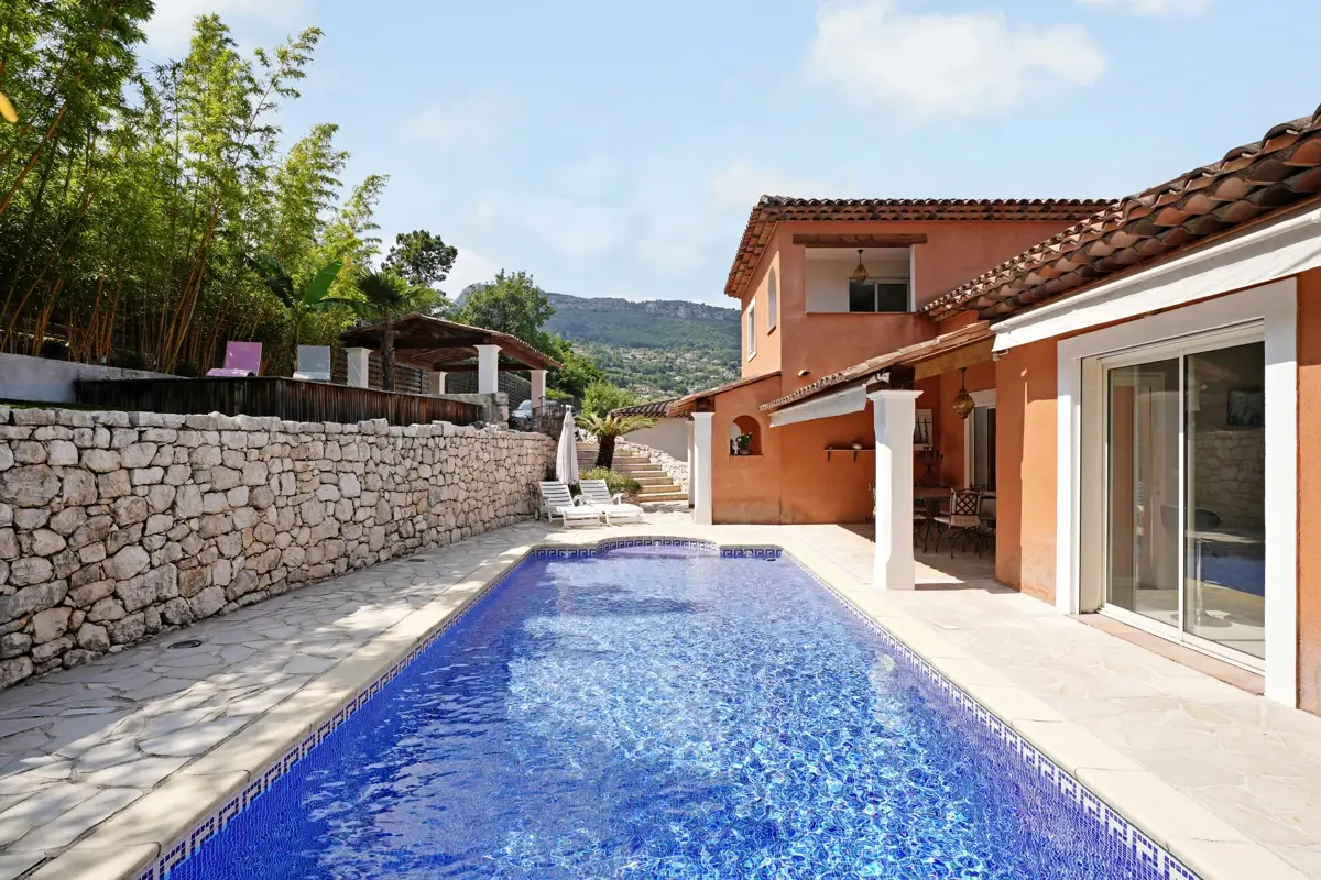 Photo 1 - Maison 6 pièces à Vence avec piscine, garage , terrain et vue dégagée sur le Baou