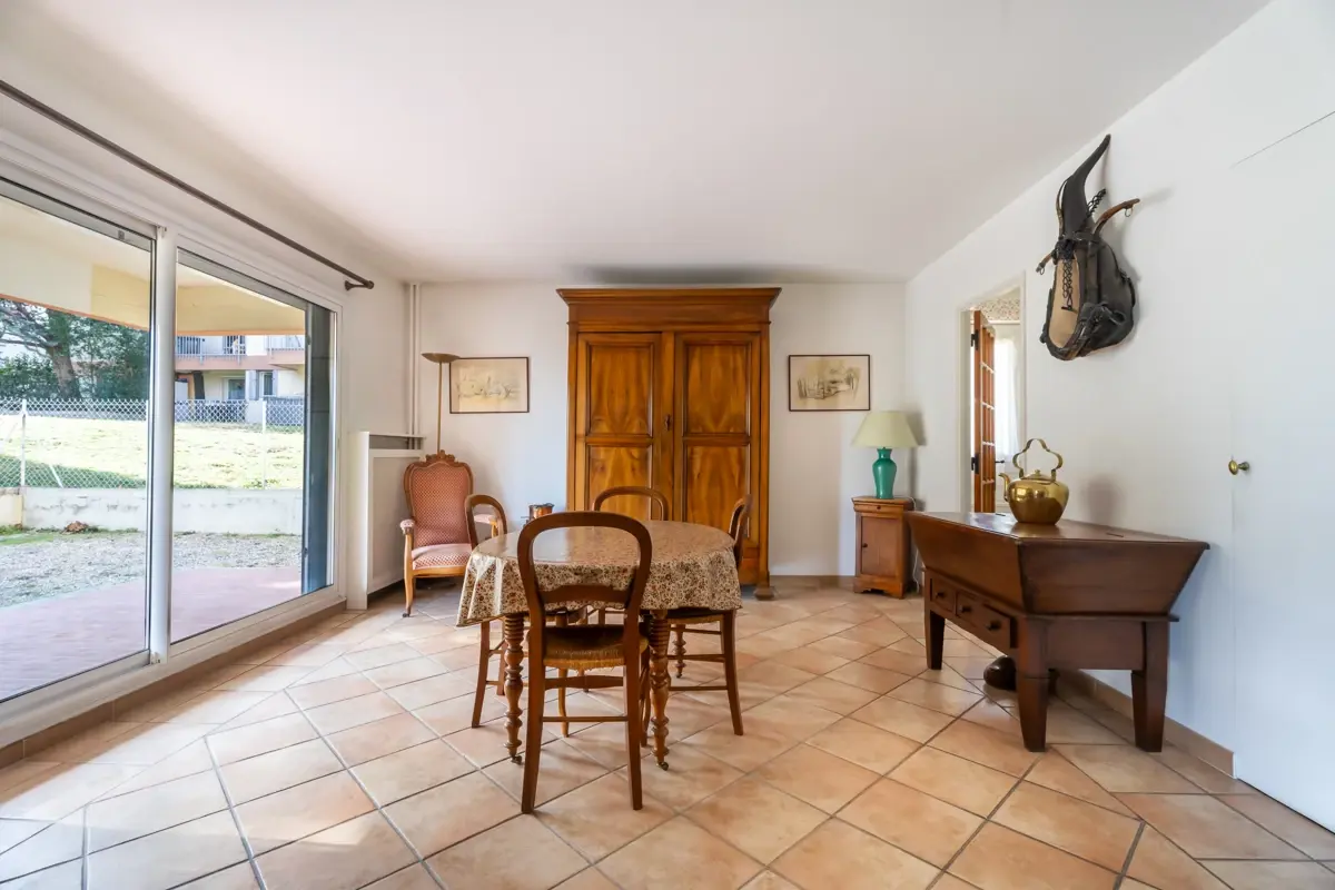 Photo 2 - Appartement 2 pièces avec stationnement et cave dans une résidence fermée à Aix-en-Provence (13100)