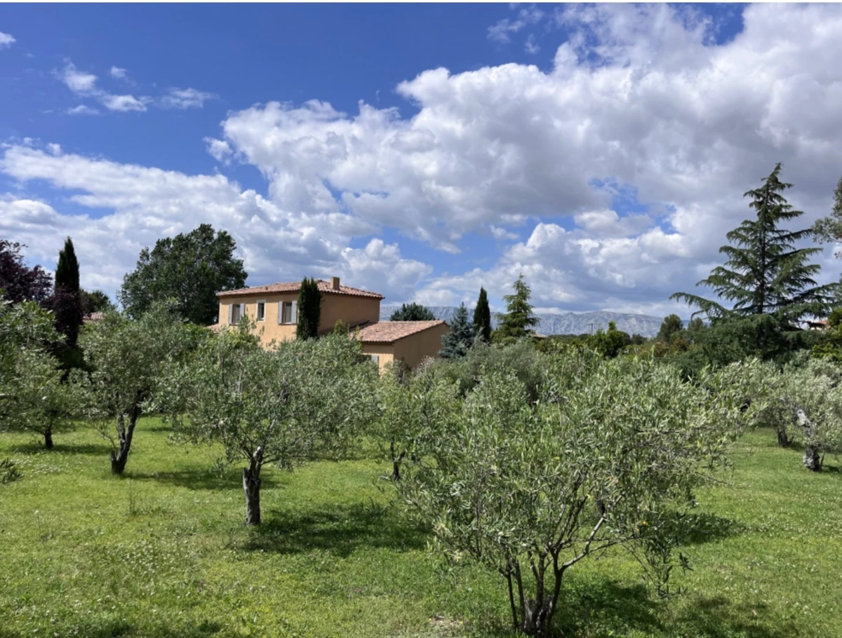 Photo 2 - Maison 6 pièce(s) à Trets (13530)