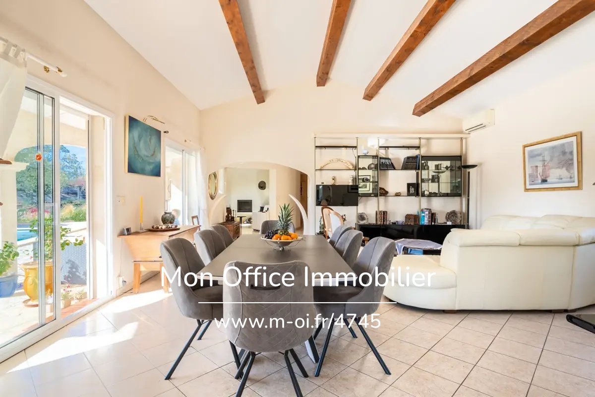 Belle villa à Saint-Maximin-la-Sainte-Baume (83470) VENDUE: 4 suites + 1 bureau, sous-sol, garage double, atelier, piscine et boulodrome — 19