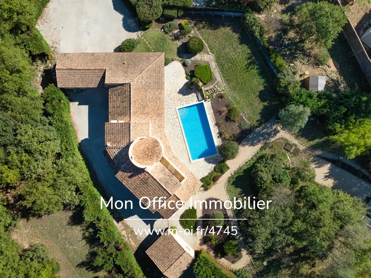 Belle villa à Saint-Maximin-la-Sainte-Baume (83470) VENDUE: 4 suites + 1 bureau, sous-sol, garage double, atelier, piscine et boulodrome — 7