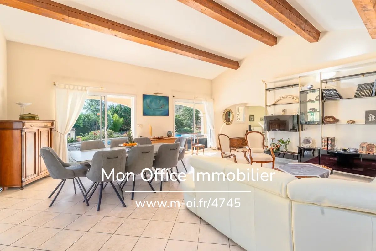 Belle villa à Saint-Maximin-la-Sainte-Baume (83470) VENDUE: 4 suites + 1 bureau, sous-sol, garage double, atelier, piscine et boulodrome — 16