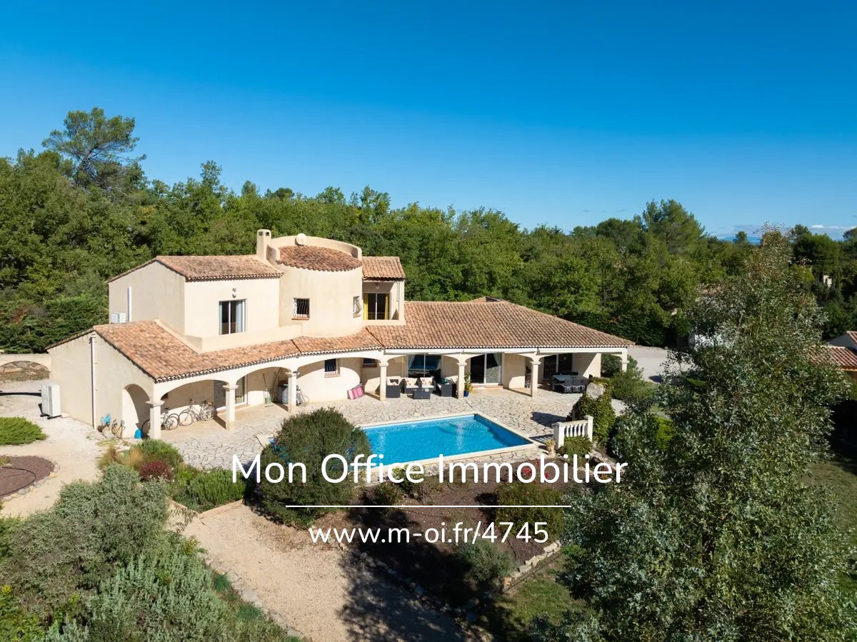 Belle villa à Saint-Maximin-la-Sainte-Baume (83470) VENDUE: 4 suites + 1 bureau, sous-sol, garage double, atelier, piscine et boulodrome — 28