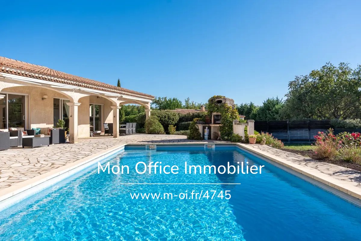 Belle villa à Saint-Maximin-la-Sainte-Baume (83470) VENDUE: 4 suites + 1 bureau, sous-sol, garage double, atelier, piscine et boulodrome — 4