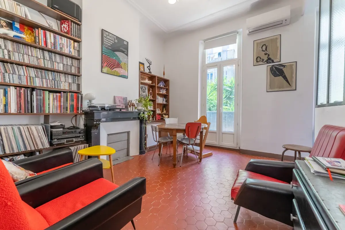 Photo 2 - Appartement 3 pièces avec balcon dans le quartier Longchamp