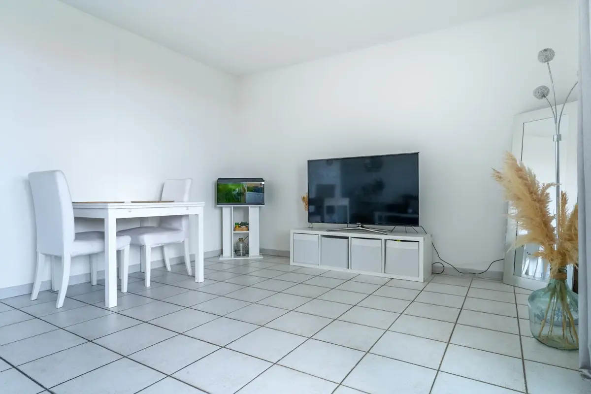 Photo 2 - Appartement de type 3 d'une surface de 63 m2 au dernier étage avec ascenseur et  terrasse 10 m2 plein sud 