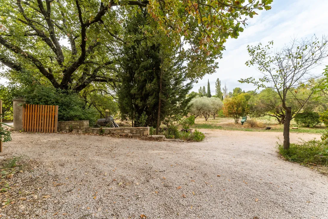 Photo 2 - Maison à rénover dans secteur aixois prisé et résidentiel: +5500m2 parcelle- zone naturelle- calme- oliveraie- UNIQUE