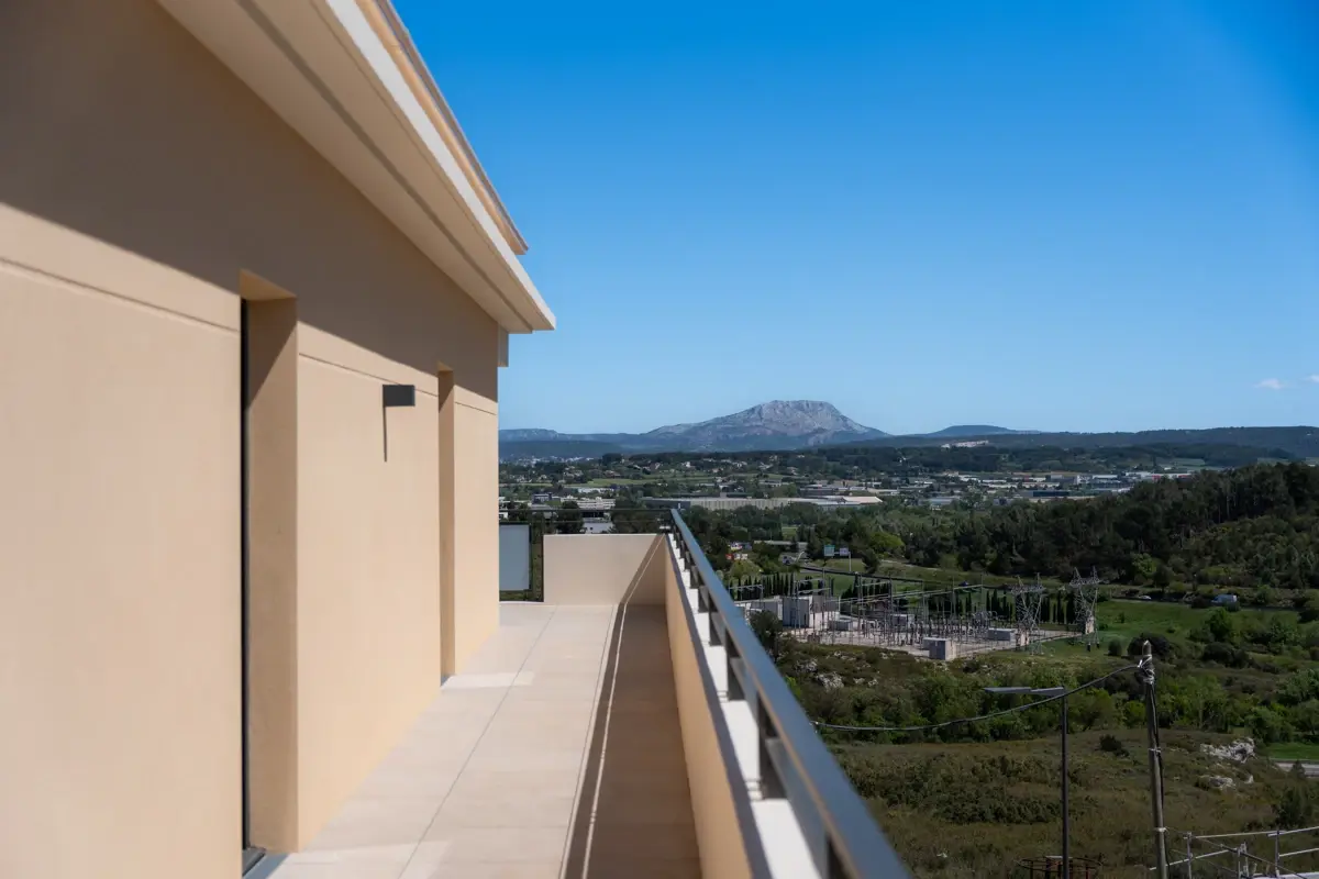 Photo 2 - Appartement - T3 - 72m2 - Dernier étage - Terrasse panoramique 50m2 - Double box - Vue Sainte Victoire