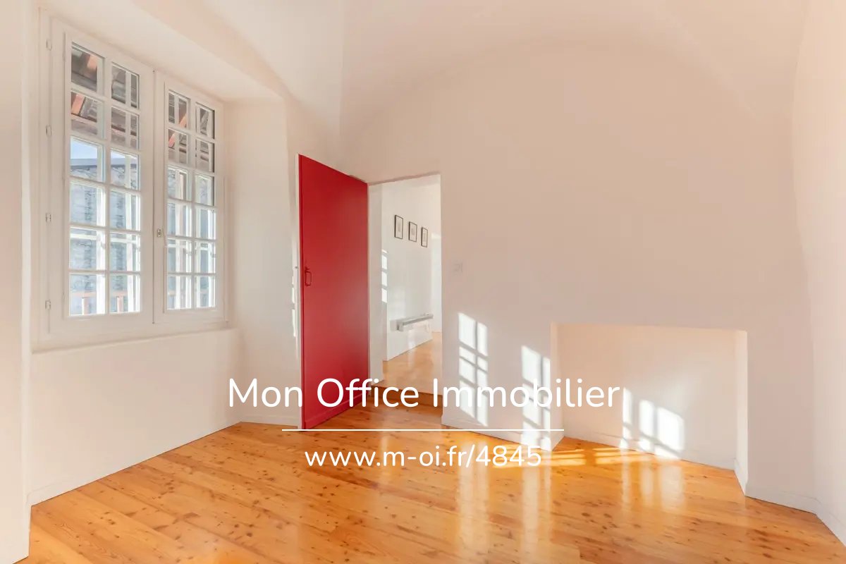 Maison d'architecte type 7 avec piscine et double garage — 10