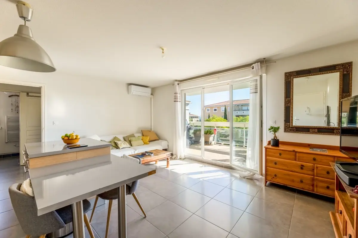 Photo 4 - Appartement T3 60m2 avec terrasse, Box et place de stationnement.