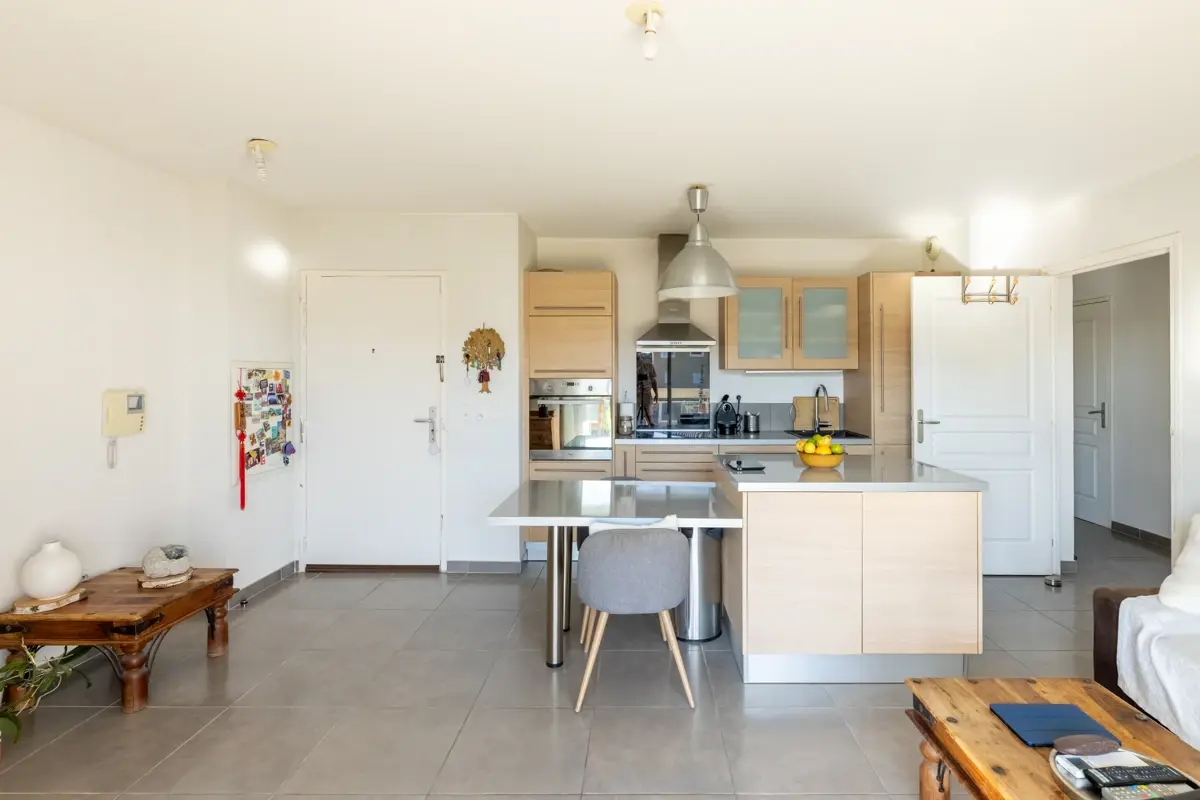 Photo 3 - Appartement T3 60m2 avec terrasse, Box et place de stationnement.