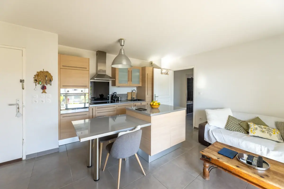 Photo 2 - Appartement T3 60m2 avec terrasse, Box et place de stationnement.