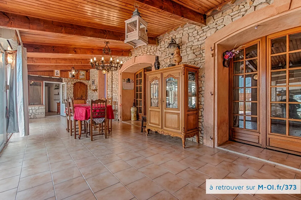 Photo 3 - VENDUE - CHATEAUNEUF-LES-MARTIGUES (13220) - Maison T7 de 170m2 - Terrasse de 105m2 - Garage