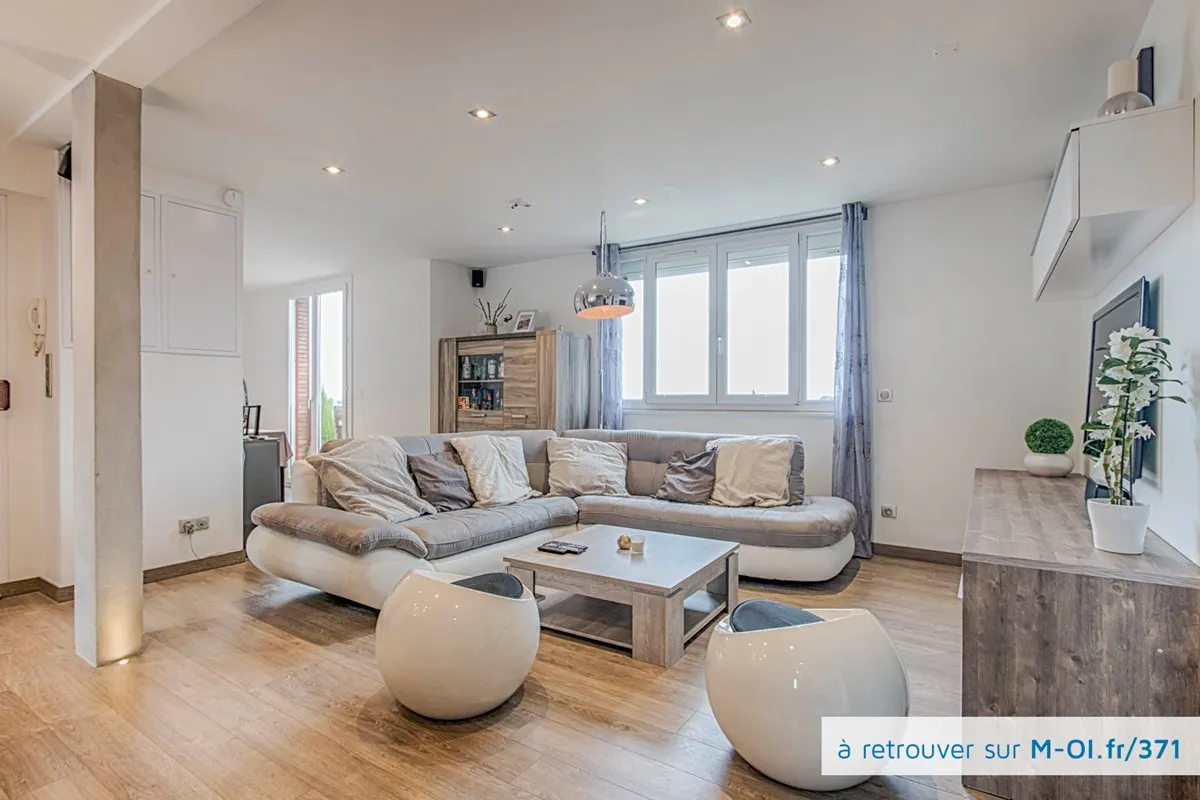 Photo 2 - Vendu - 13300 - SALON DE PROVENCE - Centre ville - Magnifique appartement T3/4 de 65m2 avec balcon et belle vue dégagée