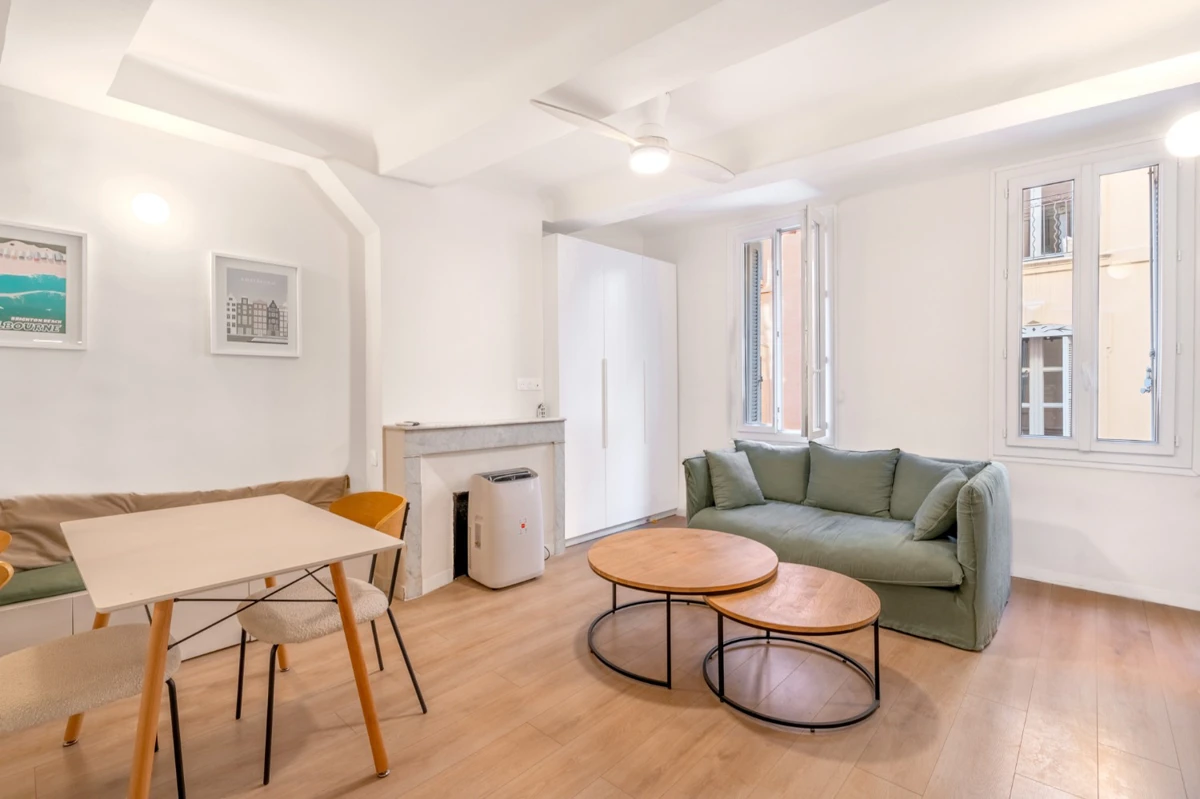 Photo 1 - Appartement rénové 2 pièces secteur Palais