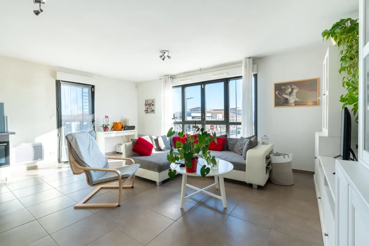 Photo 1 - Appartement lumineux 3 pièces + terrasse