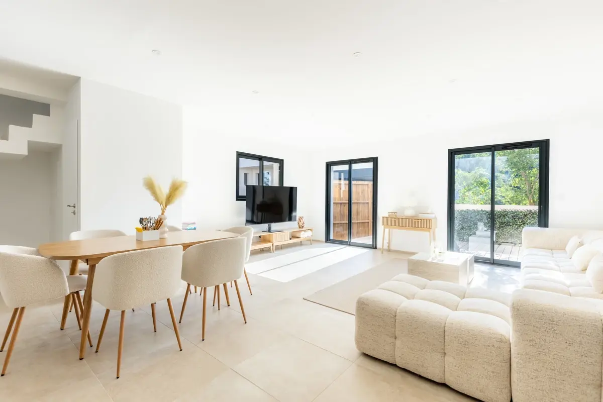 Photo 1 - Maison de village avec terrasse et garage au cœur de Simiane-Collongue 