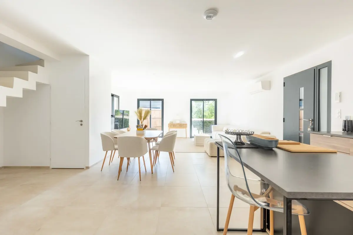 Photo 2 - Maison de village avec terrasse et garage au cœur de Simiane-Collongue 