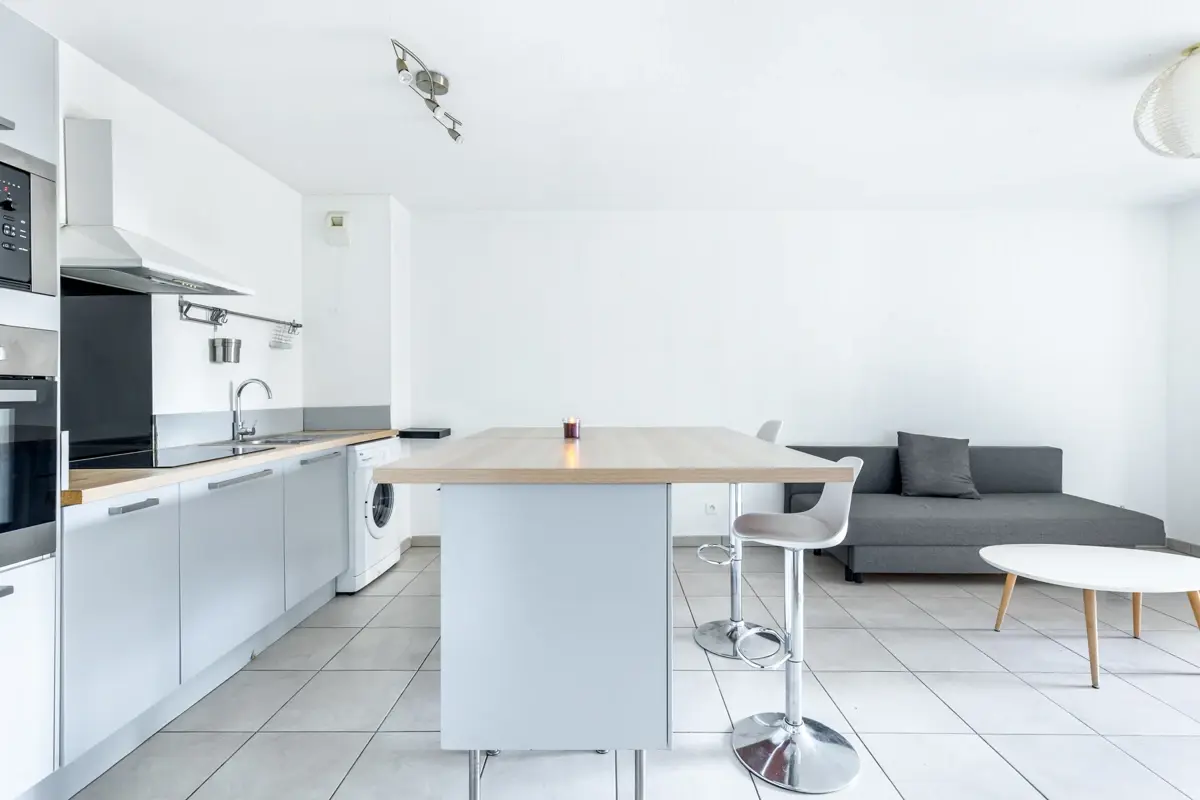 Photo 3 - Exclusivité Cuers 83390 un Appartement 2 pièces de 46 m2 avec terrasse  10 m2 et stationnement en sous-sol  