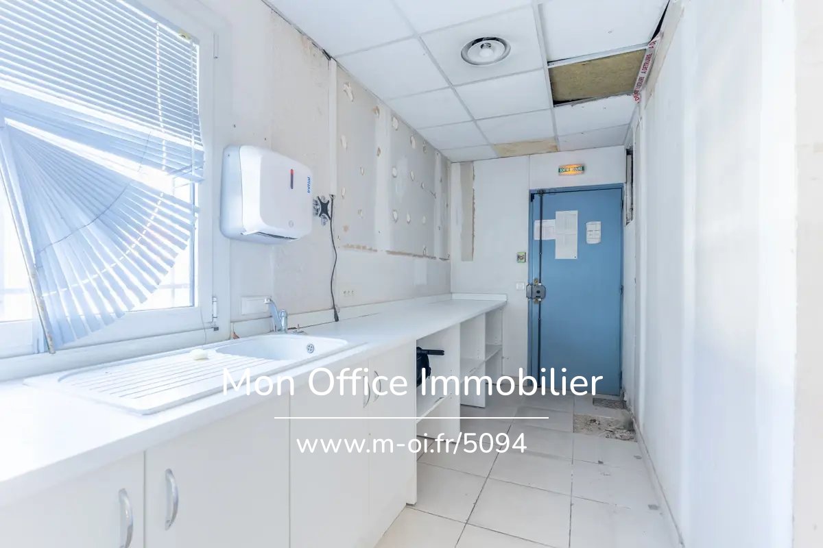 Exclusivité Local Professionnel d’une surface de 117 m2 + cave de 26 m2 idéalement situé — 7