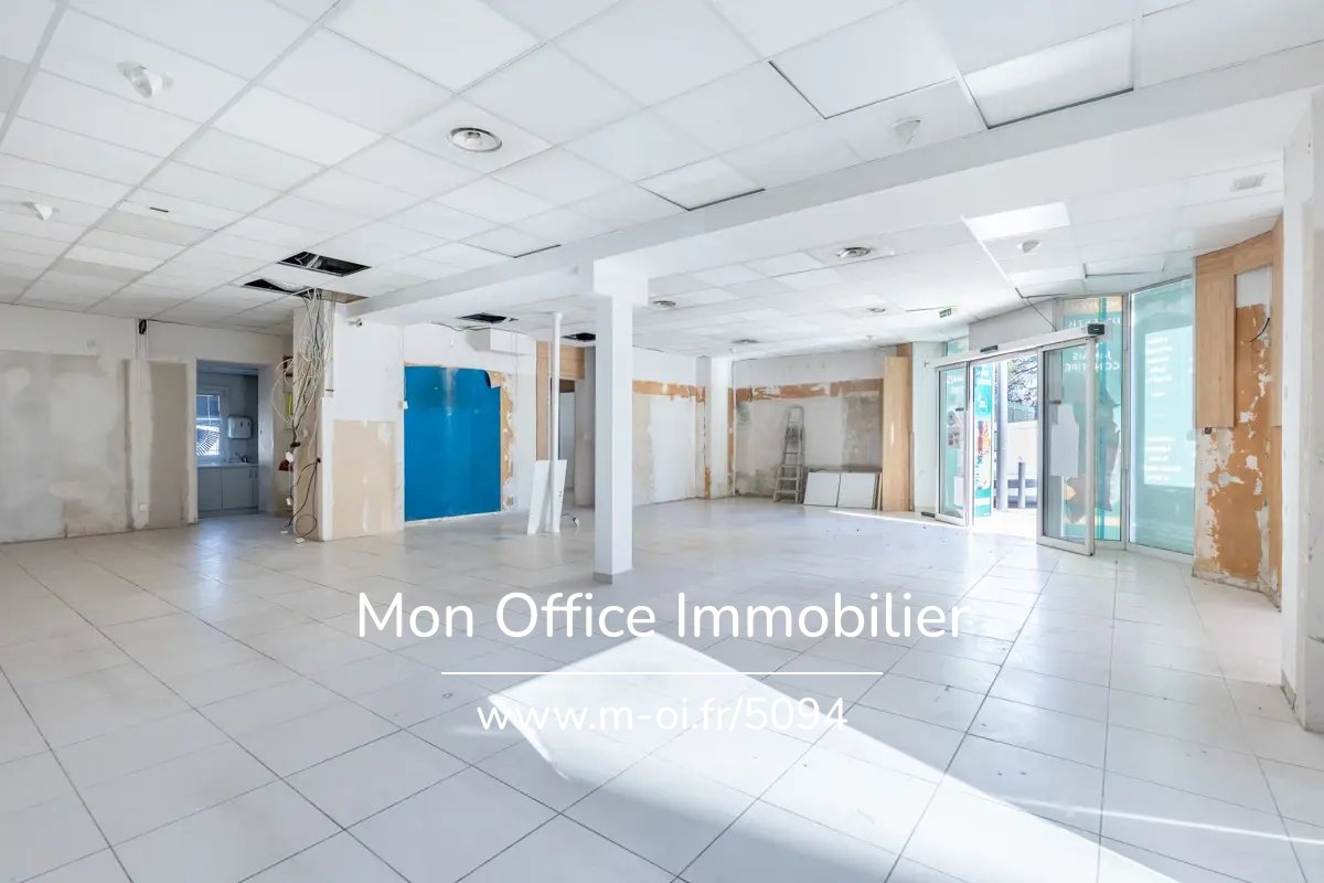 Exclusivité Local Professionnel d’une surface de 117 m2 + cave de 26 m2 idéalement situé — 4