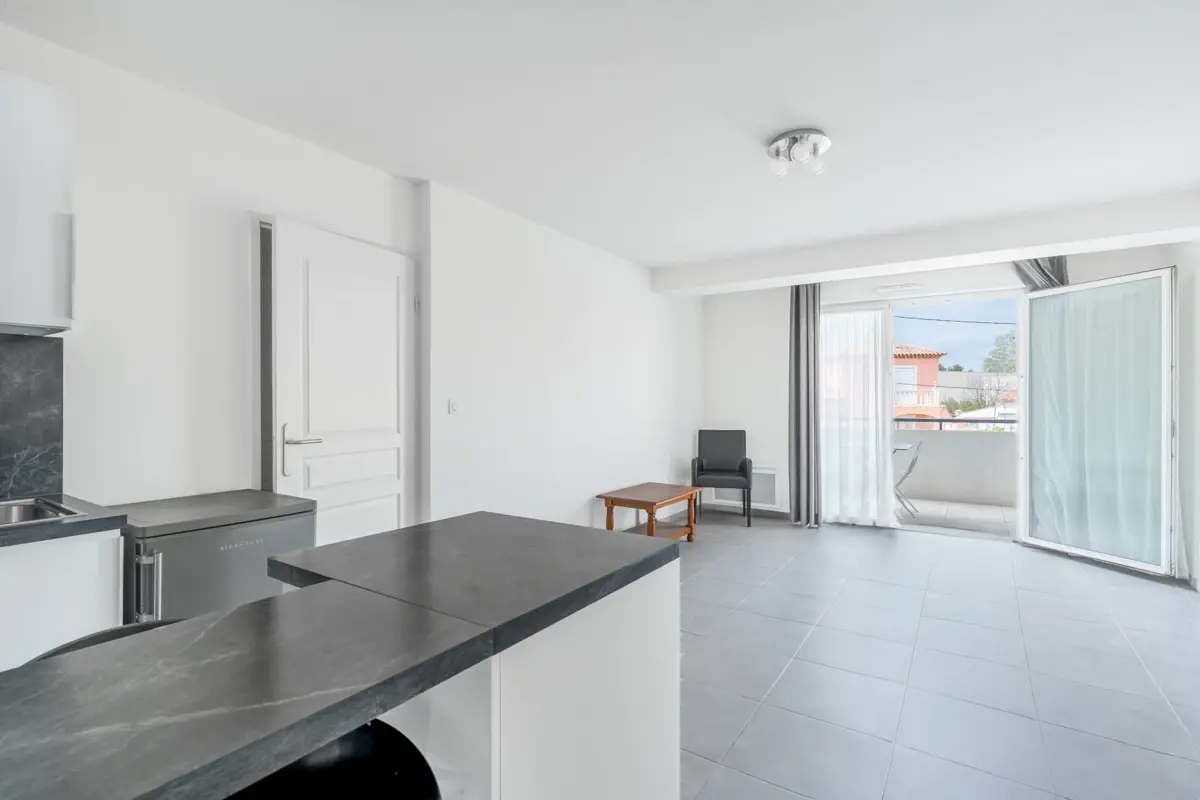 Photo 2 - Exclusivité appartement 2 pièces de 2013 plus extérieur et garage 20 m2  en sous-sol.