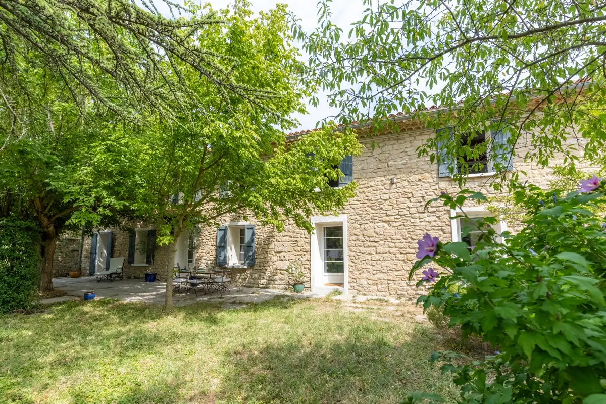 Photo 1 - MAS en pierre dans le Vaucluse (84380)+ maison d'invités, garage, remises, piscine, authenticité, calme.