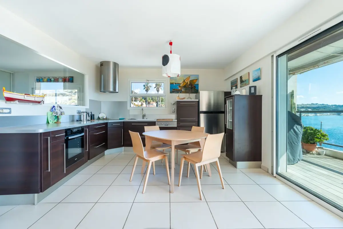 Photo 3 -  Vue mer Appartement 2 pièces  de 51 m2 avec ascenseur plus terrasse de 15 m2  et place de parking privative 