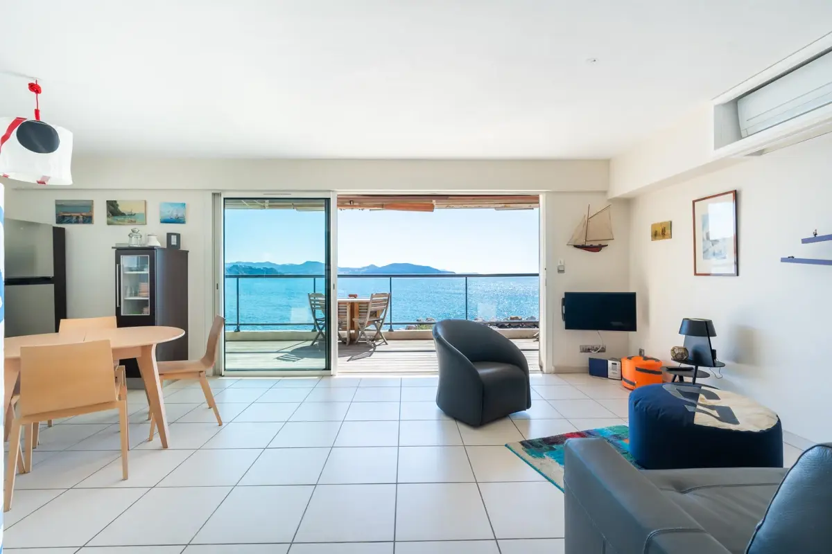 Photo 2 -  Vue mer Appartement 2 pièces  de 51 m2 avec ascenseur plus terrasse de 15 m2  et place de parking privative 