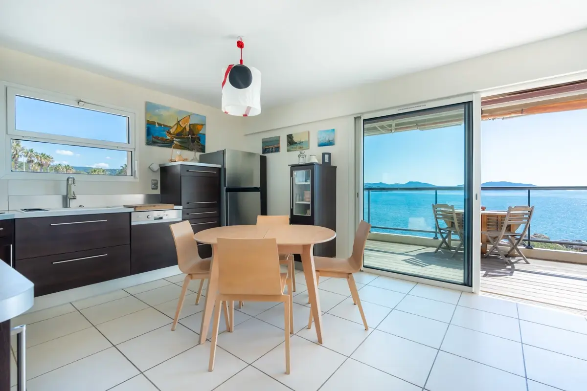 Photo 4 -  Vue mer Appartement 2 pièces  de 51 m2 avec ascenseur plus terrasse de 15 m2  et place de parking privative 