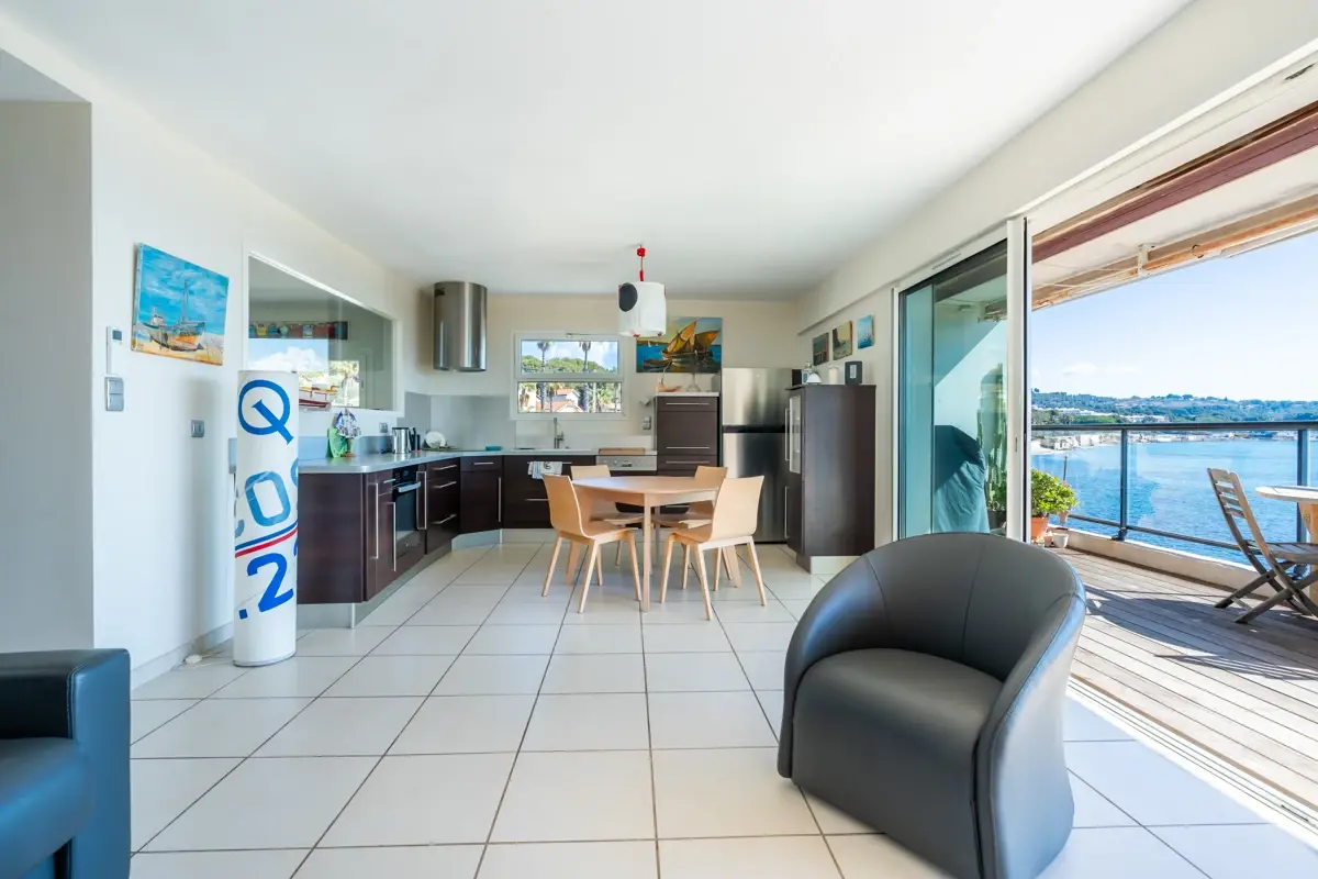 Photo 5 -  Vue mer Appartement 2 pièces  de 51 m2 avec ascenseur plus terrasse de 15 m2  et place de parking privative 