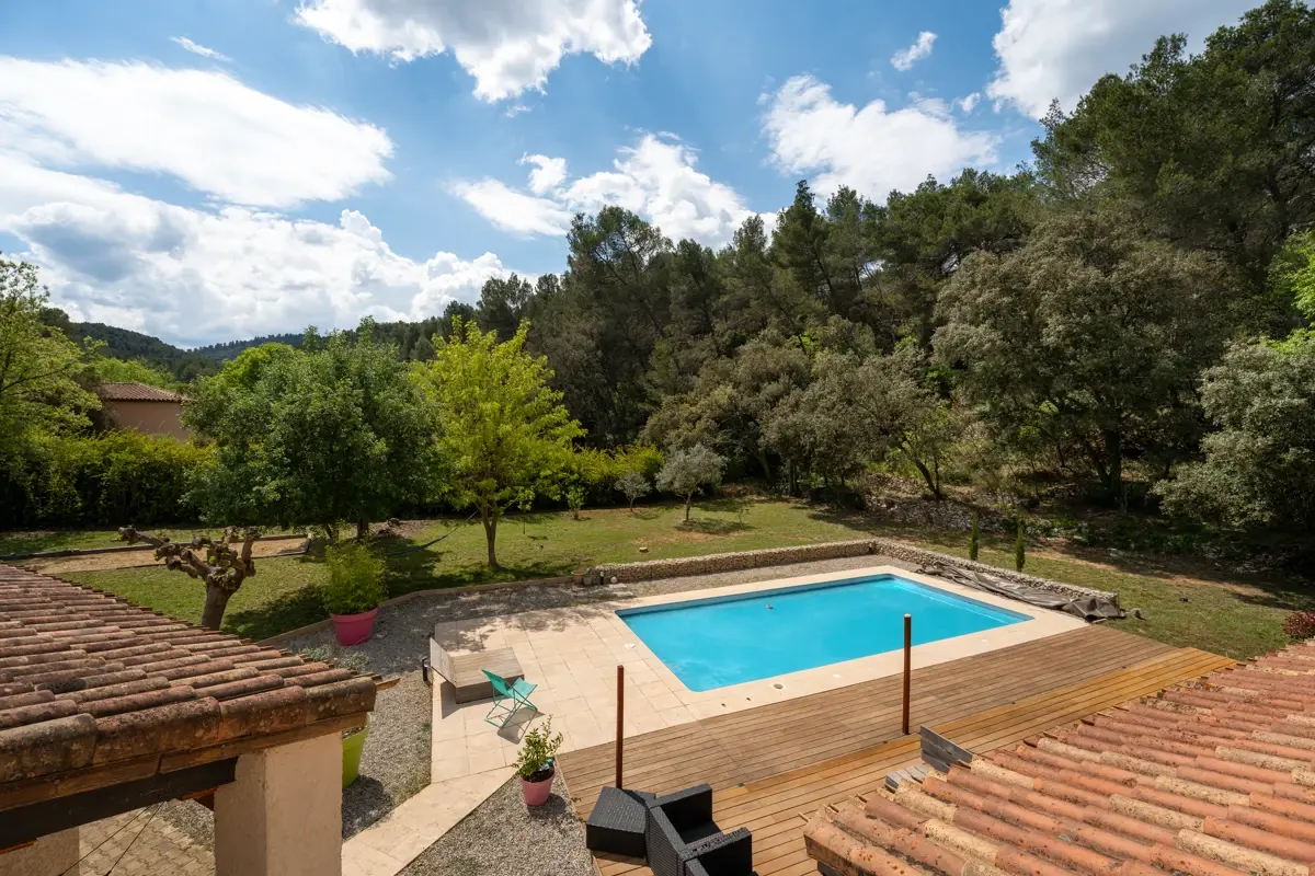 Photo 3 - Maison 5 pièces avec piscine et garage 