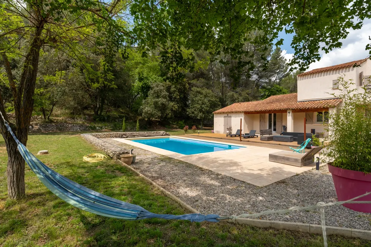 Photo 2 - Maison 5 pièces avec piscine et garage 