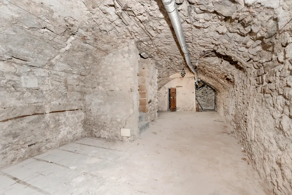 Photo 4 - Local Professionnel - 30m2 + Cave de 37m2 - Centre ville historique - 13100