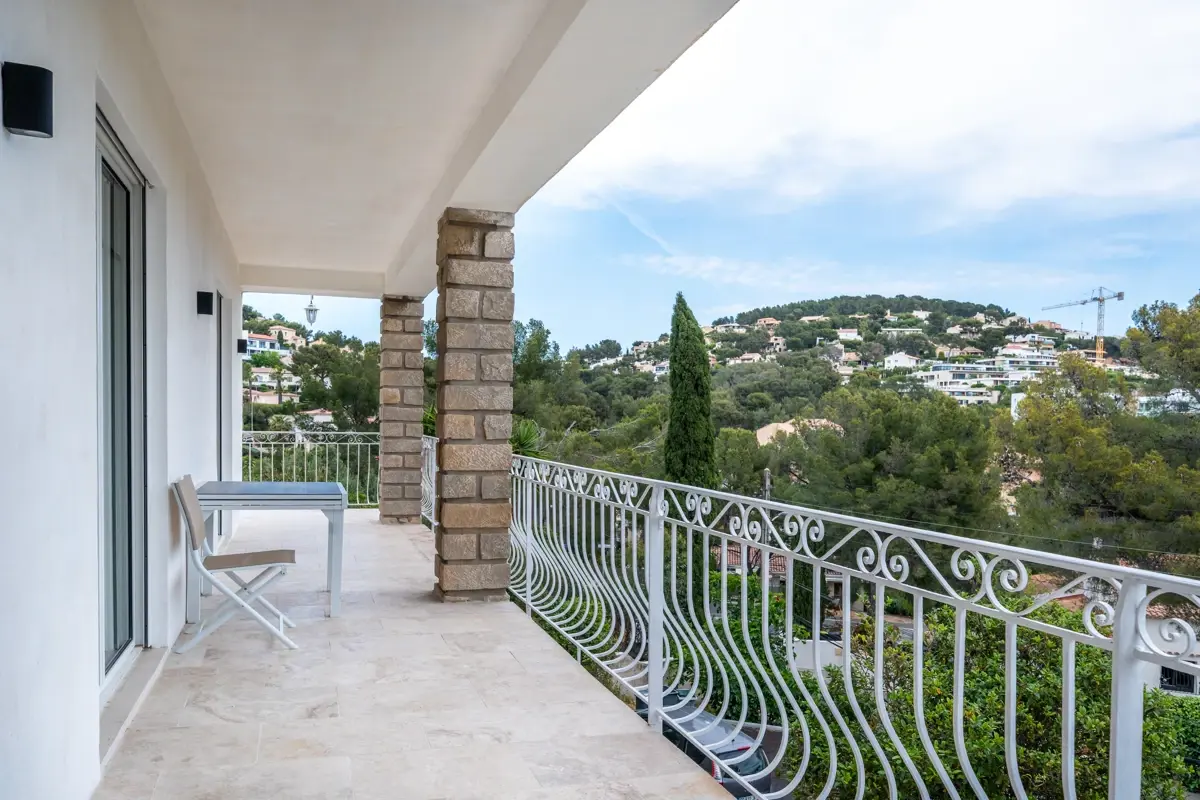 Photo 2 - Villa Familiale avec Vue Mer 250 m2 - séparée en deux Grands Appartements de Standing plus un studio - Vente en Unité Unique 