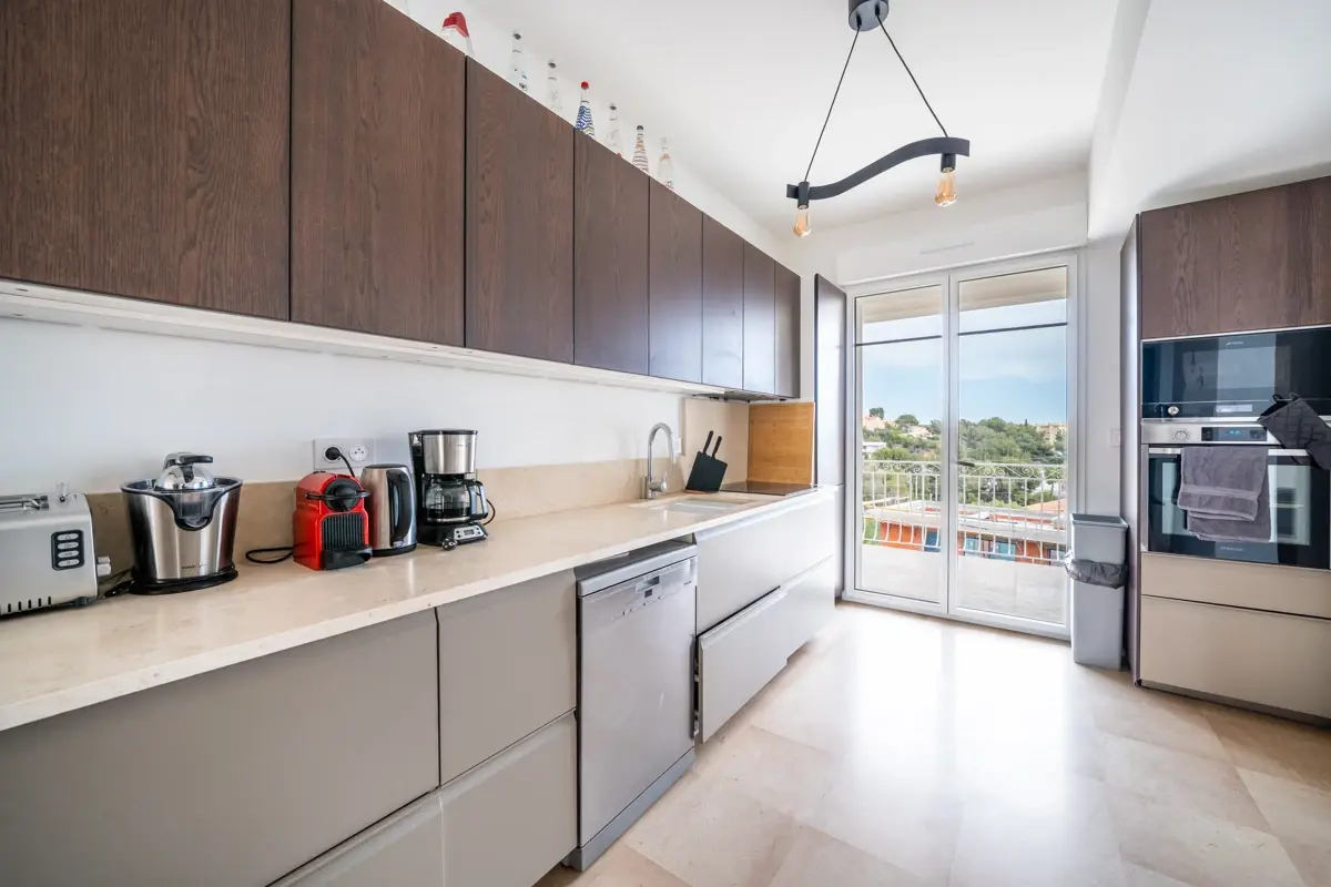 Photo 4 - Villa Familiale avec Vue Mer 250 m2 - séparée en deux Grands Appartements de Standing plus un studio - Vente en Unité Unique 