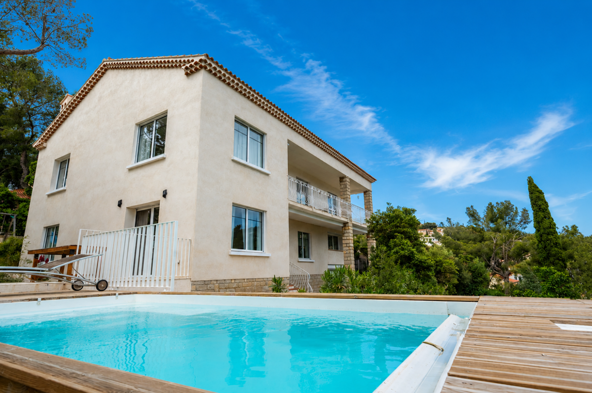 Photo 2 - Villa Familiale avec Vue Mer 250 m2 - séparée en deux Grands Appartements de Standing plus un studio - Vente en Unité Unique 