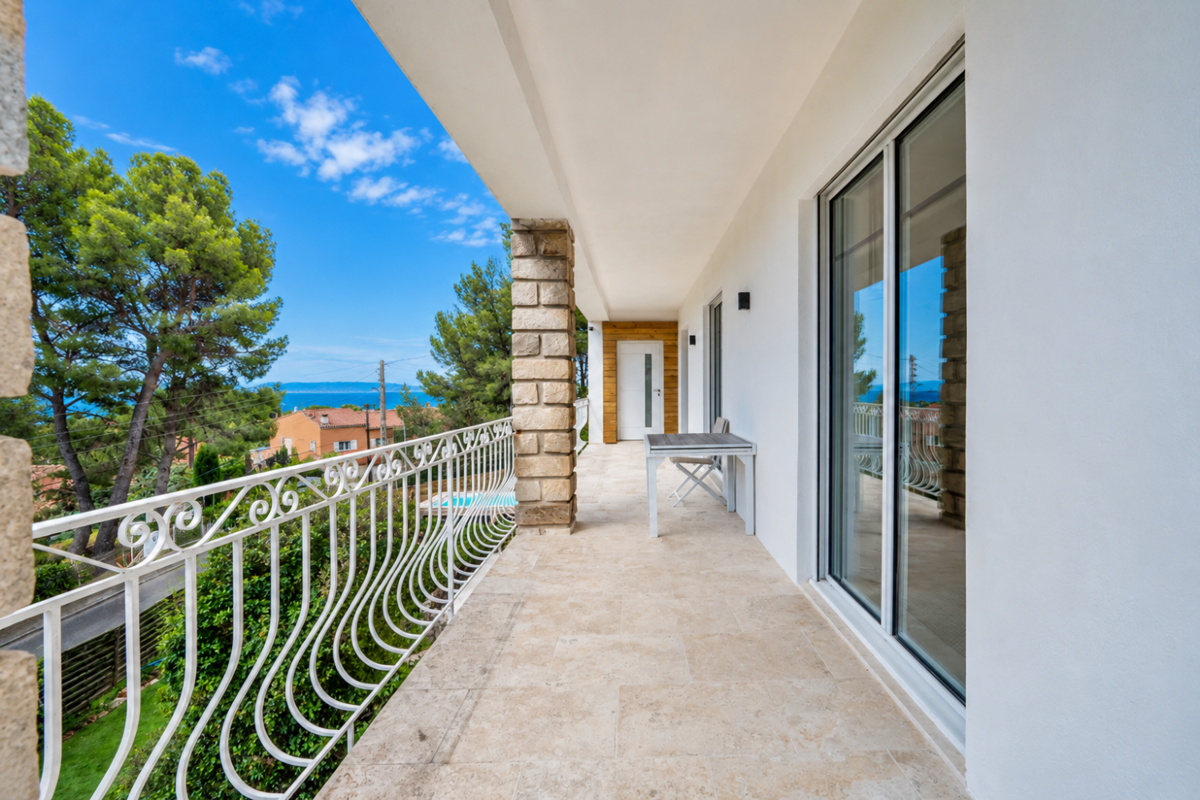Photo 3 - Villa Familiale avec Vue Mer 250 m2 - séparée en deux Grands Appartements de Standing plus un studio - Vente en Unité Unique 