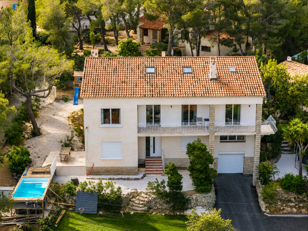 Photo 1 - Villa Familiale avec Vue Mer 250 m2 - séparée en deux Grands Appartements de Standing plus un studio - Vente en Unité Unique 