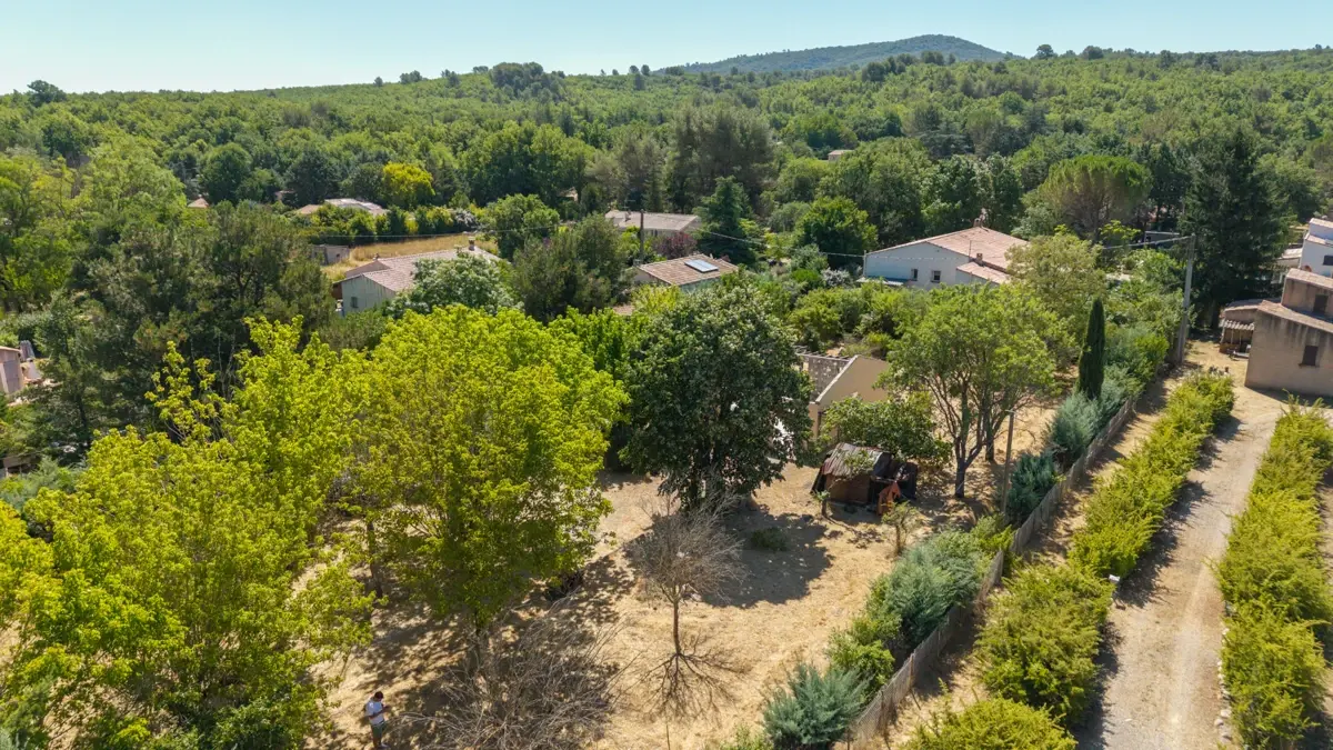 Photo 5 - JOLI TERRAIN 2200m2/ libre constructeur/ constructible et piscinable à Rians (83560)/ ZONE Nh du PLU